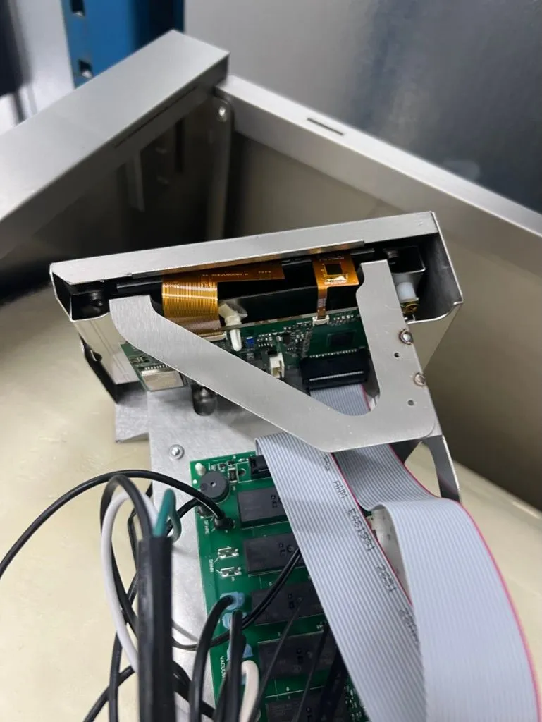 Newer Pharma/Pro freeze dryer internals